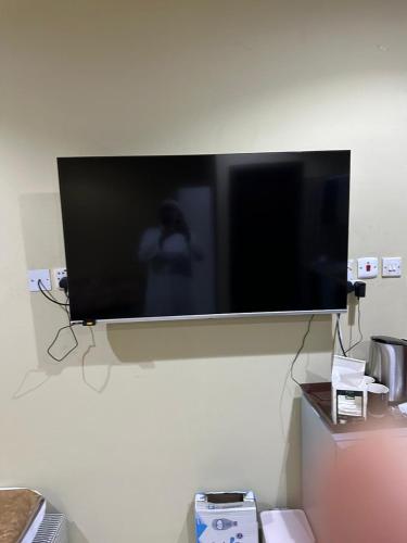 a flat screen tv hanging on a wall at غرف الهدايه 