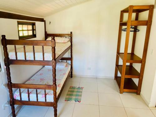 a room with two bunk beds and a ladder at Villa dos Pássaros Paraty Hospedagem in Paraty