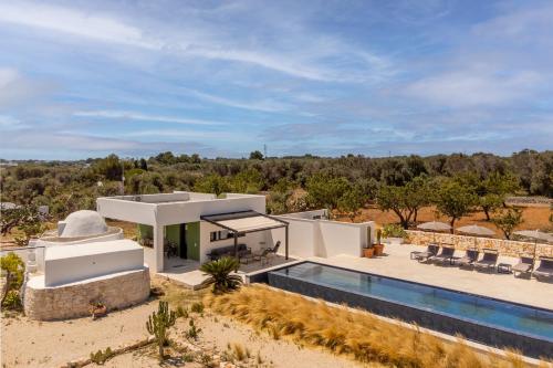 Villa Aspri con Piscina a Sfioro