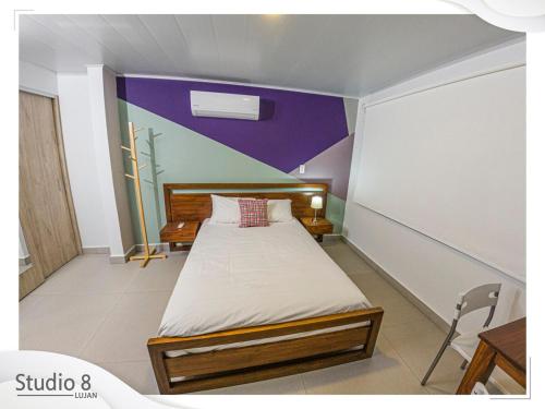 Ένα ή περισσότερα κρεβάτια σε δωμάτιο στο Studio8 Lujan Apartament #6