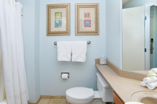 Koupelna v ubytování Grand Traverse Bay Waterfront Condo