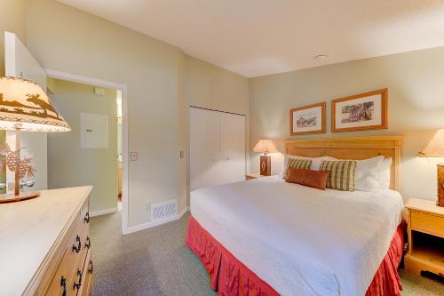 a bedroom with a bed and two lamps and a dresser at Cozy Country Lakeside Condo 5705 in Traverse City