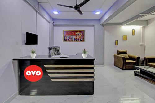 Μια τηλεόραση ή/και κέντρο ψυχαγωγίας στο Hotel O Happy Stay