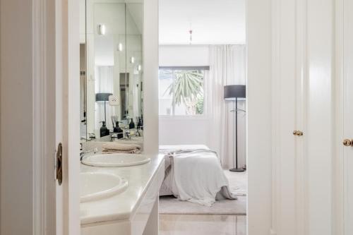 Puerto Banus Spacious Apartment in Jardines de Andalucia