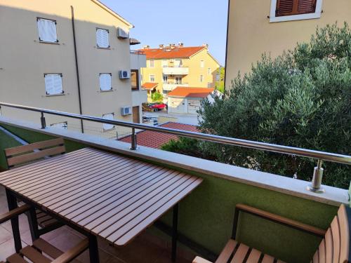 Apartment Agava, 200m from Kamenjak, own terrace, garden and parking, new kitchen