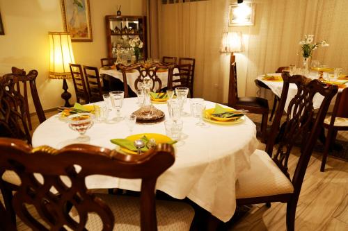 a dining room with a white table and chairs at Villa Quantum Beograd in Belgrade