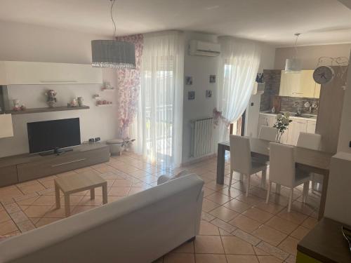 a living room with a kitchen and a dining room at Appartamento Raf&Ste in Campomarino