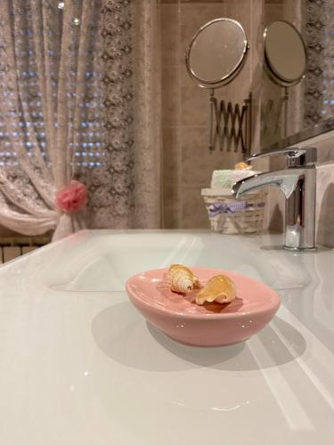 a plate of food on a bathroom counter at Appartamento Raf&Ste in Campomarino