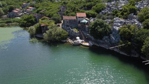 Φωτογραφία από το άλμπουμ του Holiday home Raduš σε Virpazar