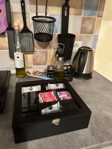 a black box sitting on top of a counter at Venezia in Abruzzo in Archi