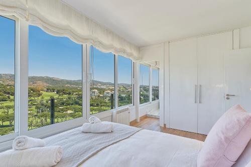 Ένα ή περισσότερα κρεβάτια σε δωμάτιο στο TORRE REAL Luxury near Trocadero Arena Marbella
