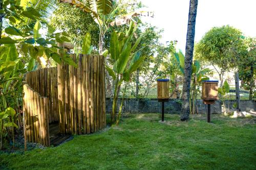 Taman di luar Cais Dourado Pousada