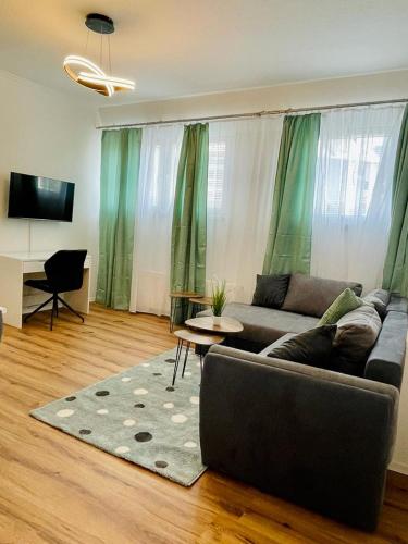 Una televisión o centro de entretenimiento en 4Room-Central, Modern near MTU-The Catamaran by Lakescape FeWos