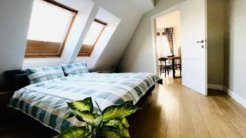Postel nebo postele na pokoji v ubytování Villa Piano Apartments Warsaw Piaseczno
