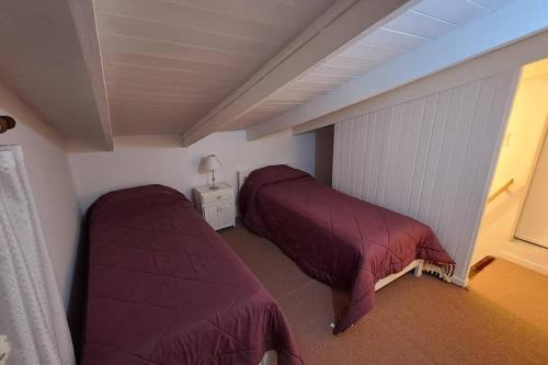 Habitación con 2 camas en una habitación en Alma de Pueblo - Departamento en San Antonio de Areco