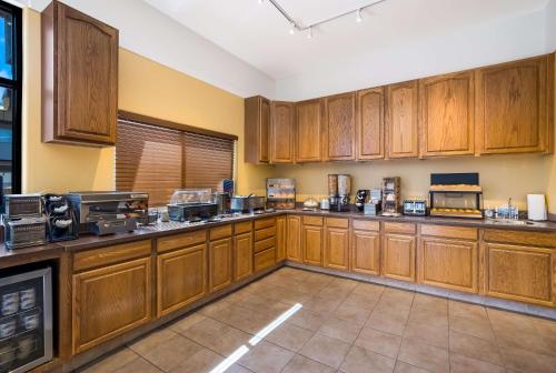 Køkken eller tekøkken på Best Western Plains Motel