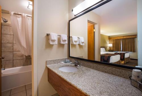 Ένα μπάνιο στο Best Western Plains Motel