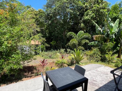 Taman di luar Chambre Birloton