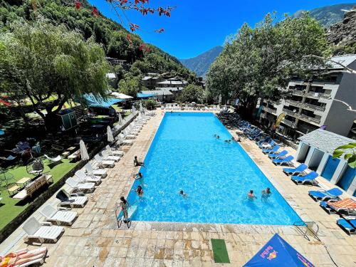 a group of people in a swimming pool at Hotel & Aparthotel Cosmos in Andorra la Vella