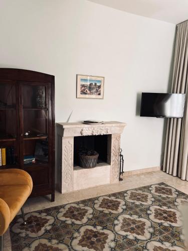 a living room with a fireplace and a tv at Best Stay - Intendenza21 in Bari