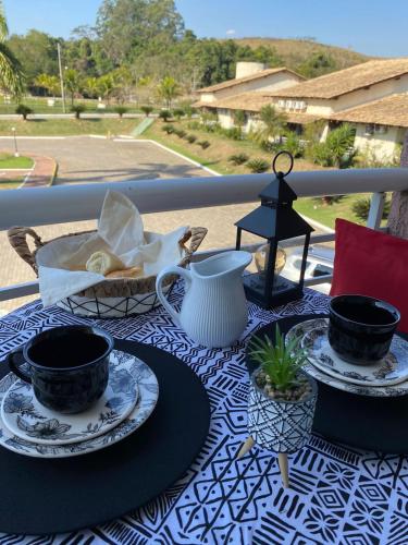 Příslušenství pro přípravu čaje a kávy v ubytování Polaris Flat - Aldeia das Águas Park Resort