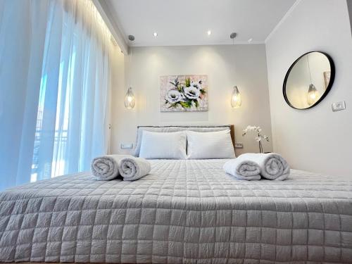 Maison deluxe studios and apartment