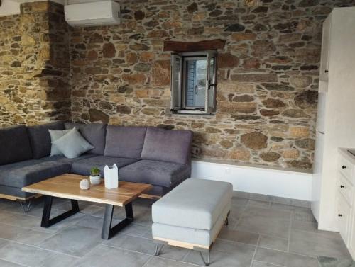 Χώρος καθιστικού στο Karystos Chora Suites