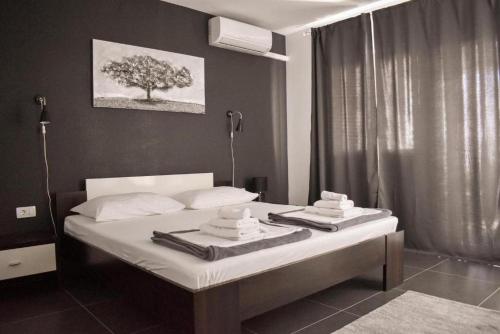 Apartments with hot tub Novi Vinodolski - 2348