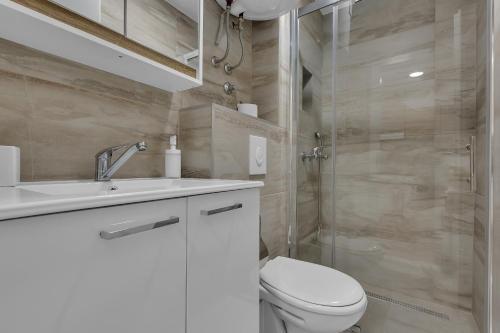 Apartments with parking space Makarska - 21544