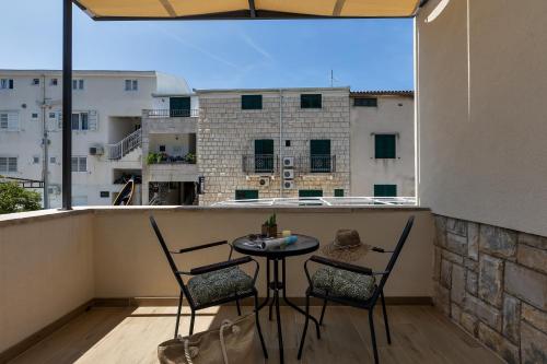 Apartments with parking space Makarska - 21544