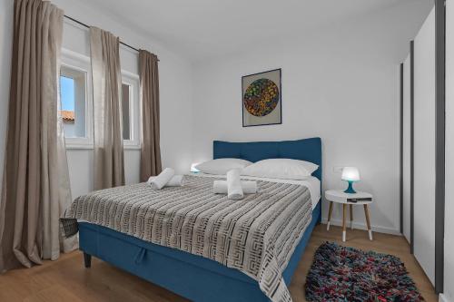Apartments with parking space Makarska - 21544