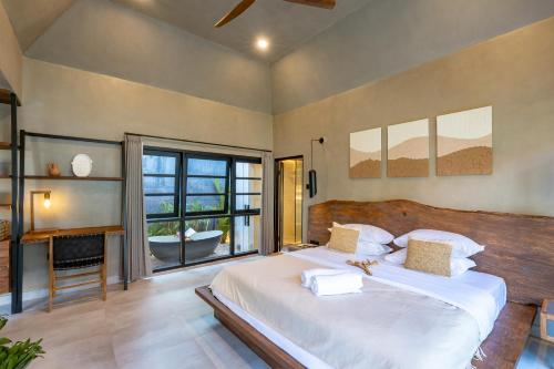 Кровать или кровати в номере Zee Design Villa & Spa Sanur