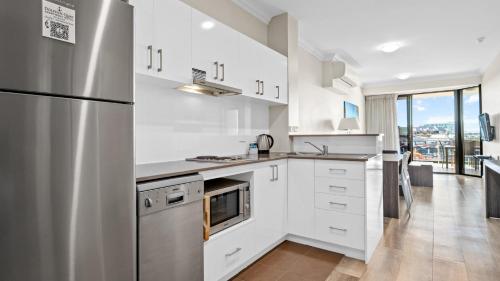 Kuchyň nebo kuchyňský kout v ubytování Dolphin Quay Apartments