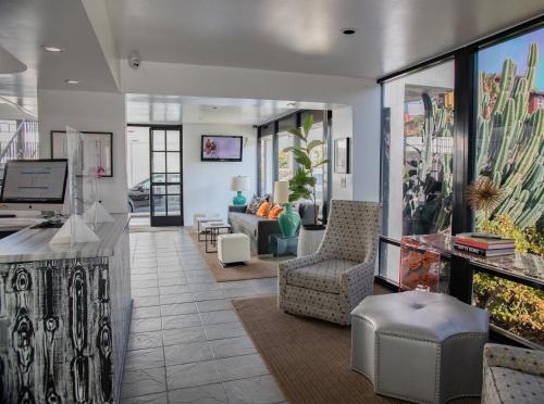 a living room filled with furniture and a lobby at Park Plaza Lodge in Los Angeles