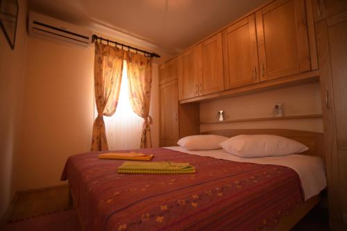 Ένα ή περισσότερα κρεβάτια σε δωμάτιο στο Apartment Ilario