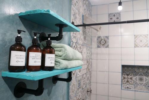 カンペチェにあるHabitacion Azul / Casa del Caféの浴室棚
