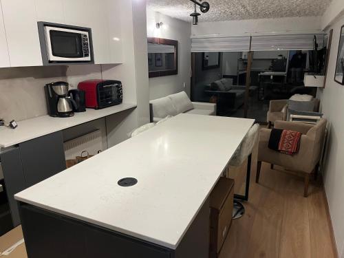 Kuchyň nebo kuchyňský kout v ubytování Ski in-out Apartment in El Colorado