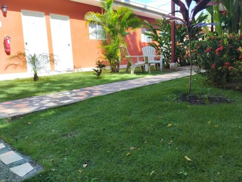 Ein Garten an der Unterkunft Hotel Munch