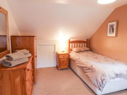 En eller flere senger på et rom på Mulgrave Cottage