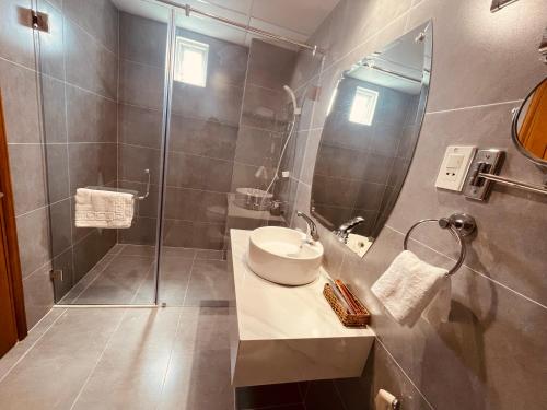 Bilik mandi di KEN HOTEL