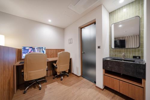 Kuchyň nebo kuchyňský kout v ubytování Simjak Hotel by Aank