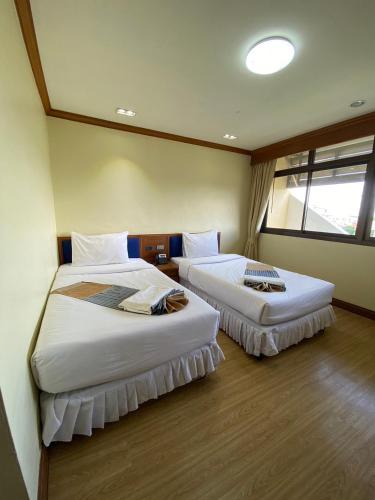 Katil atau katil-katil dalam bilik di Phuphanplace Hotel
