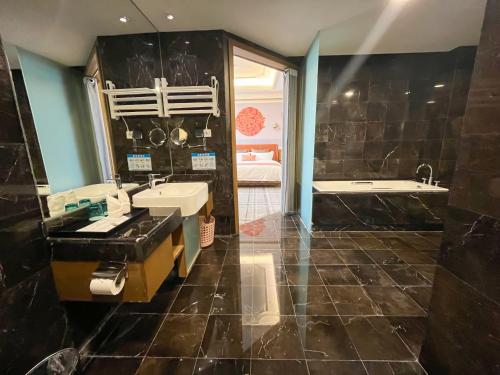 Ванна кімната в Jinrui Sunshine Hotel Pengzhou