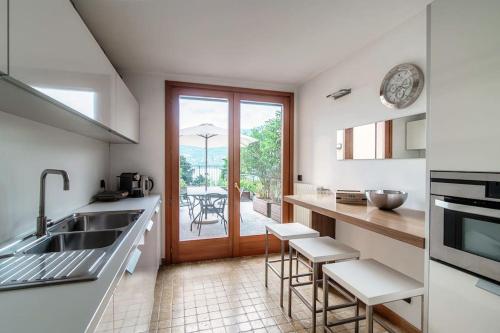 Gallery image of Sun Luxury Apartment with Swimming Pool - Blevio in Blevio