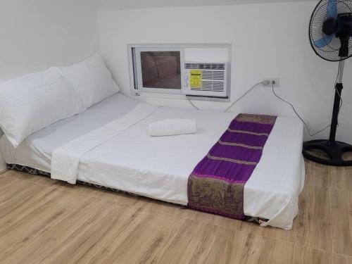 Katil atau katil-katil dalam bilik di Cozy Transient house in Calapan City.