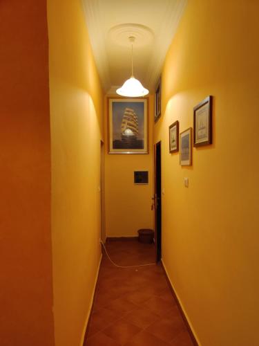 a hallway with a yellow wall and a hallway with a hallway at Keur Magatte in Saint-Louis