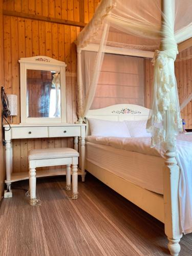 Una cama o camas en una habitación de 噶瑪蘭ㄟ古厝