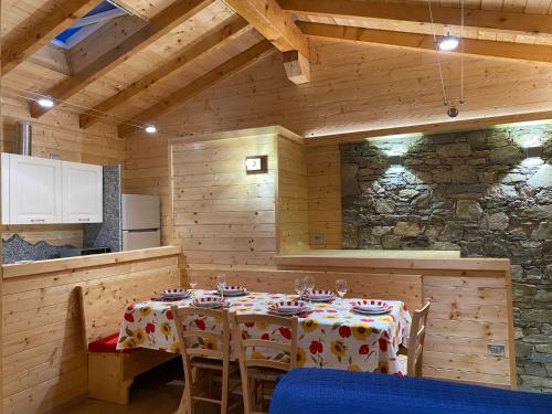 a dining room with a table and chairs in a kitchen at Bella Italia chalet in Massino Visconti
