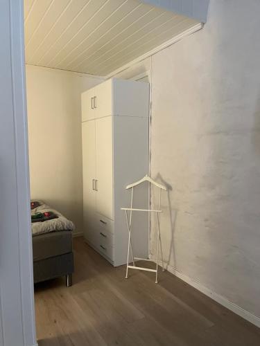 a room with a white cabinet and a bed at Kirkegata 7 in Sarpsborg