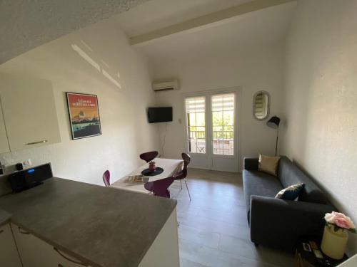 Χώρος καθιστικού στο Appartement Duplex Climatisé Le Trident